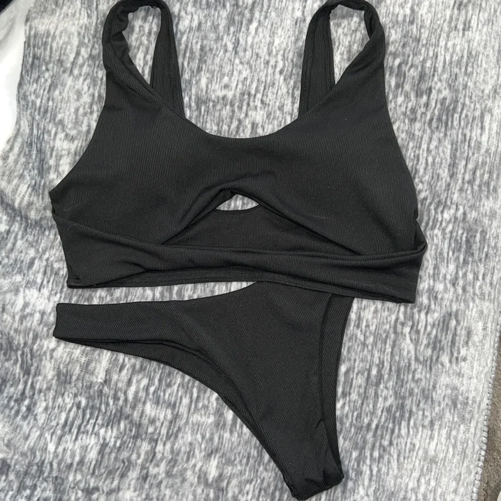 SHEIN Rib Cut Out High Cut Bathing Suit - Picture 2 of 9